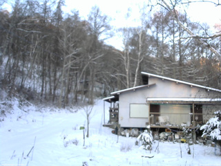 長野県菅平高原 ゆたか山荘 西側(坂上) 2025/12/07 07:00