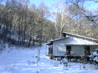 長野県菅平高原 ゆたか山荘 西側(坂上) 2025/12/07 09:45