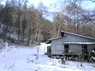 長野県菅平高原 ゆたか山荘 西側(坂上) 2025/12/07 12:45