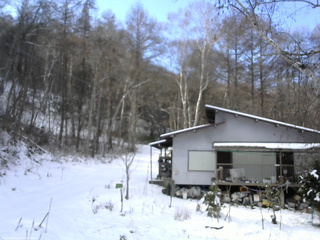 長野県菅平高原 ゆたか山荘 西側(坂上) 2025/12/07 13:00