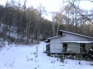 長野県菅平高原 ゆたか山荘 西側(坂上) 2025/12/07 13:45