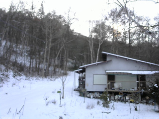 長野県菅平高原 ゆたか山荘 西側(坂上) 2025/12/07 16:15
