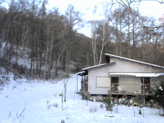長野県菅平高原 ゆたか山荘 西側(坂上) 2025/12/08 07:00