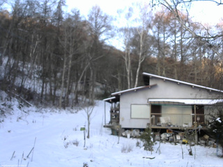 長野県菅平高原 ゆたか山荘 西側(坂上) 2025/12/08 07:15