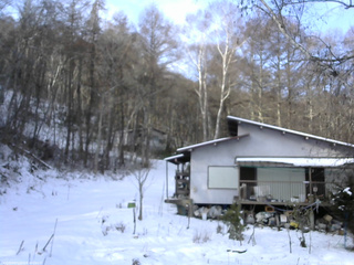 長野県菅平高原 ゆたか山荘 西側(坂上) 2025/12/08 09:30