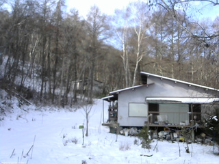 長野県菅平高原 ゆたか山荘 西側(坂上) 2025/12/08 09:45