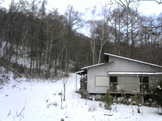 長野県菅平高原 ゆたか山荘 西側(坂上) 2025/12/08 11:00