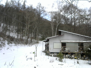長野県菅平高原 ゆたか山荘 西側(坂上) 2025/12/08 11:15