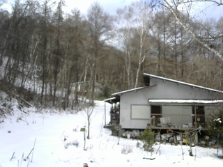 長野県菅平高原 ゆたか山荘 西側(坂上) 2025/12/08 11:30