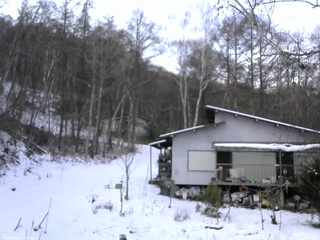 長野県菅平高原 ゆたか山荘 西側(坂上) 2025/12/08 12:30