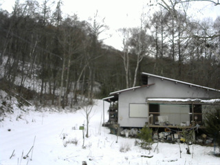 長野県菅平高原 ゆたか山荘 西側(坂上) 2025/12/08 13:30