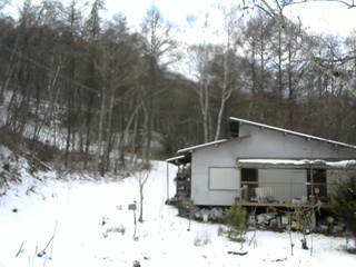 長野県菅平高原 ゆたか山荘 西側(坂上) 2025/12/08 13:45