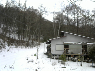 長野県菅平高原 ゆたか山荘 西側(坂上) 2025/12/08 14:00