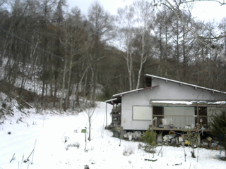 長野県菅平高原 ゆたか山荘 西側(坂上) 2025/12/08 14:30