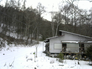 長野県菅平高原 ゆたか山荘 西側(坂上) 2025/12/08 15:00