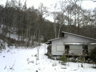 長野県菅平高原 ゆたか山荘 西側(坂上) 2025/12/08 15:30