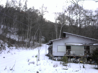 長野県菅平高原 ゆたか山荘 西側(坂上) 2025/12/08 16:00