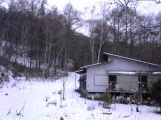 長野県菅平高原 ゆたか山荘 西側(坂上) 2025/12/08 16:15