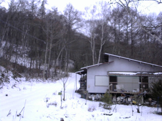 長野県菅平高原 ゆたか山荘 西側(坂上) 2025/12/08 16:30