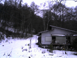 長野県菅平高原 ゆたか山荘 西側(坂上) 2025/12/08 16:45