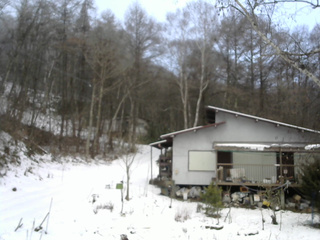 長野県菅平高原 ゆたか山荘 西側(坂上) 2025/12/09 07:15