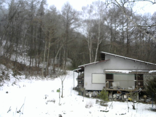 長野県菅平高原 ゆたか山荘 西側(坂上) 2025/12/09 08:00