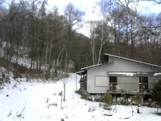 長野県菅平高原 ゆたか山荘 西側(坂上) 2025/12/09 12:00