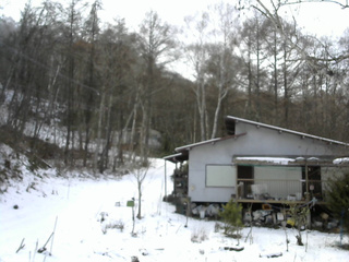 長野県菅平高原 ゆたか山荘 西側(坂上) 2025/12/09 12:45