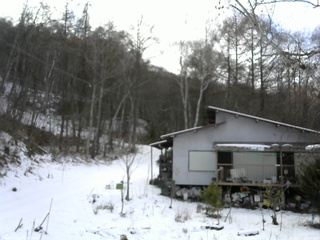 長野県菅平高原 ゆたか山荘 西側(坂上) 2025/12/09 14:00