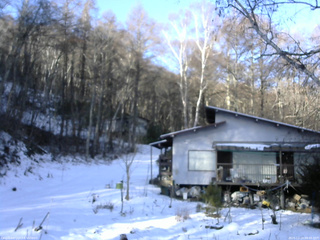 長野県菅平高原 ゆたか山荘 西側(坂上) 2025/12/10 08:45