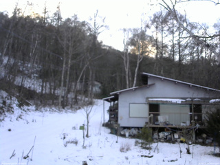 長野県菅平高原 ゆたか山荘 西側(坂上) 2025/12/10 16:00