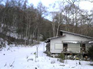 長野県菅平高原 ゆたか山荘 西側(坂上) 2025/12/11 08:00