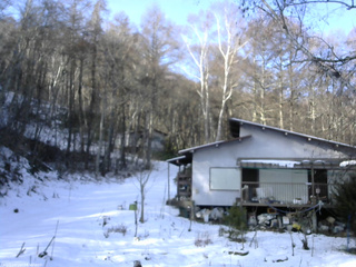 長野県菅平高原 ゆたか山荘 西側(坂上) 2025/12/11 09:30