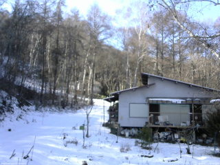 長野県菅平高原 ゆたか山荘 西側(坂上) 2025/12/11 12:00