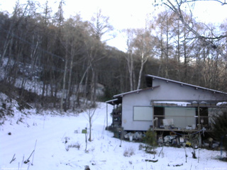 長野県菅平高原 ゆたか山荘 西側(坂上) 2025/12/11 13:45