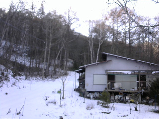 長野県菅平高原 ゆたか山荘 西側(坂上) 2025/12/11 14:00