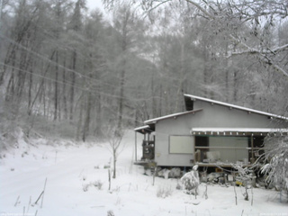 長野県菅平高原 ゆたか山荘 西側(坂上) 2025/12/12 11:15