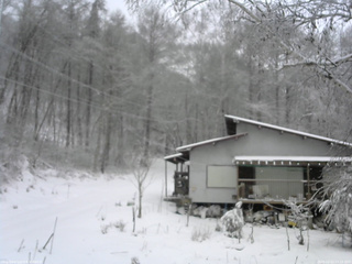 長野県菅平高原 ゆたか山荘 西側(坂上) 2025/12/12 12:15