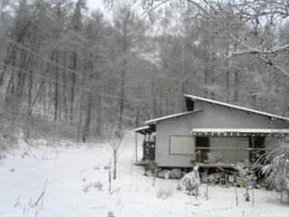 長野県菅平高原 ゆたか山荘 西側(坂上) 2025/12/12 12:30