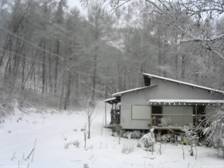 長野県菅平高原 ゆたか山荘 西側(坂上) 2025/12/12 12:45