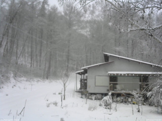 長野県菅平高原 ゆたか山荘 西側(坂上) 2025/12/12 13:30