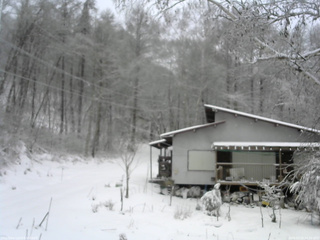 長野県菅平高原 ゆたか山荘 西側(坂上) 2025/12/12 14:30