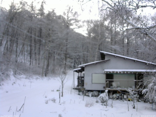 長野県菅平高原 ゆたか山荘 西側(坂上) 2025/12/13 15:00