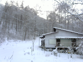 長野県菅平高原 ゆたか山荘 西側(坂上) 2025/12/13 16:15