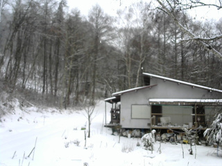 長野県菅平高原 ゆたか山荘 西側(坂上) 2025/12/14 09:00