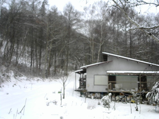 長野県菅平高原 ゆたか山荘 西側(坂上) 2025/12/14 09:15