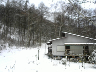 長野県菅平高原 ゆたか山荘 西側(坂上) 2025/12/14 09:30