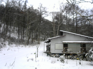長野県菅平高原 ゆたか山荘 西側(坂上) 2025/12/14 09:45