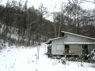 長野県菅平高原 ゆたか山荘 西側(坂上) 2025/12/14 10:15