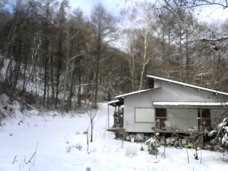 長野県菅平高原 ゆたか山荘 西側(坂上) 2025/12/14 10:30